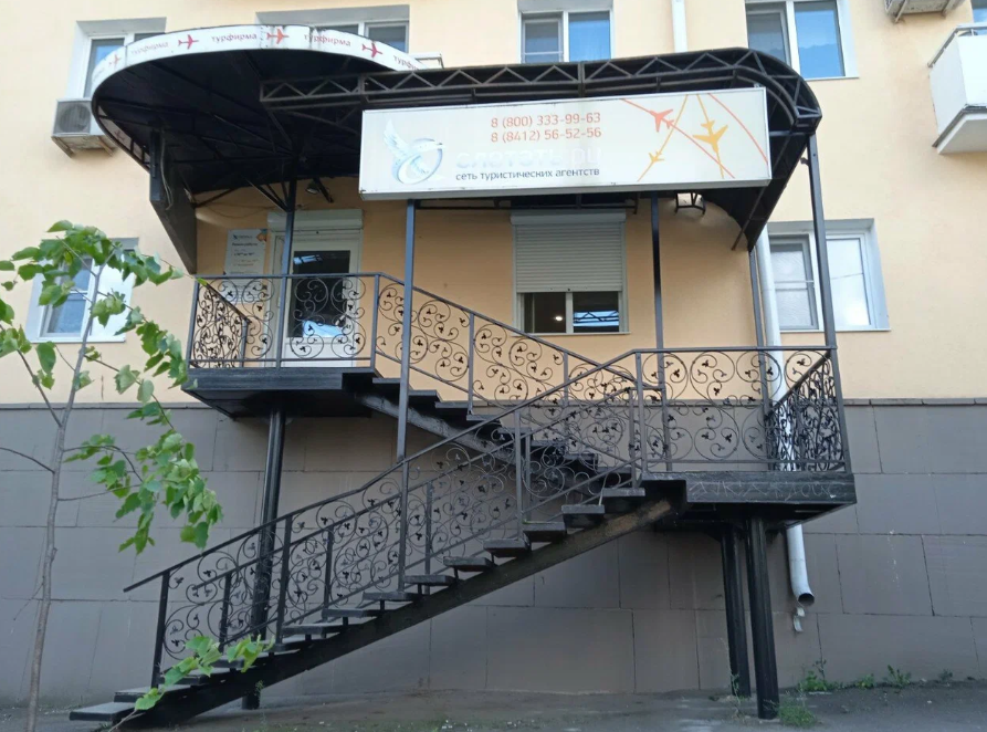 вход, в турагентство Слетать ру в Пензе на ул Московской/Кураева, дом 36/8