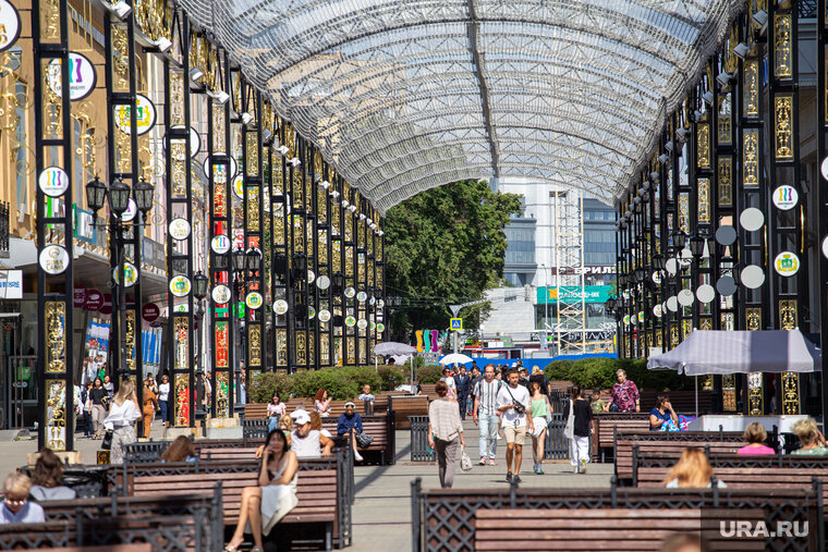    Навес останется в Екатеринбурге надолго