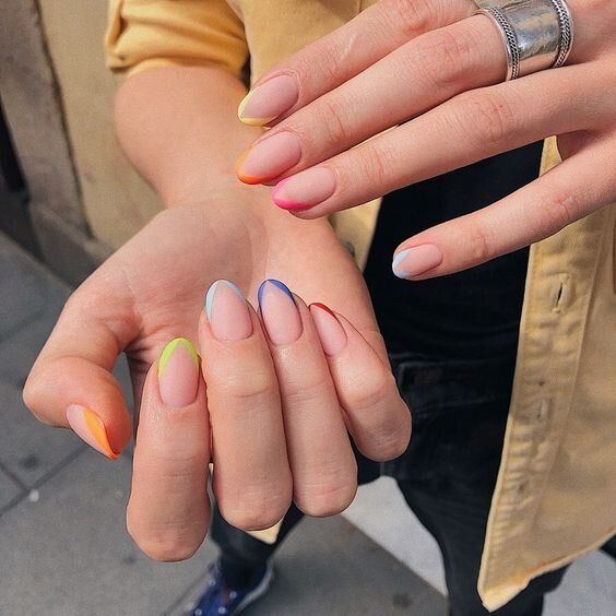 Вот разноцветный вариант френча.