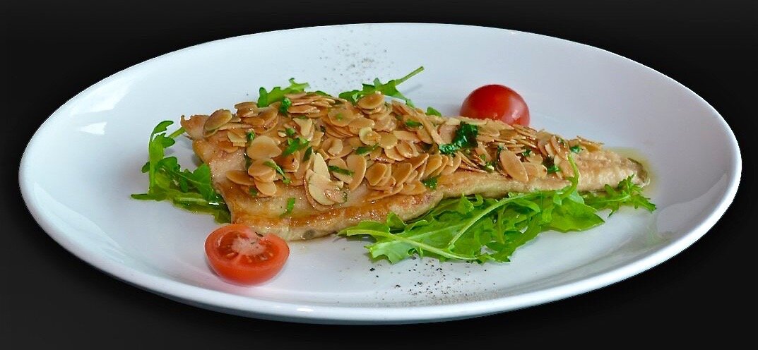 Филе речной форели под миндальной корочкой. 