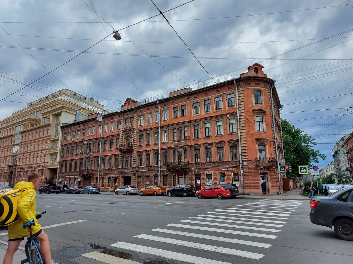 Санкт-Петербург. В этом районе можно купить маленькую студию.
