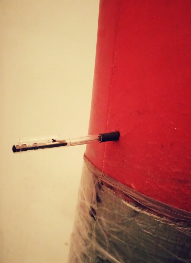 В умелых руках  безобидные предметы становятся опасными. Ручка моя, рабочая.