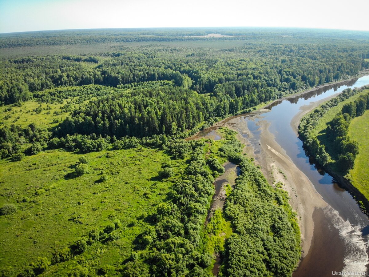 Гора Чёртово Городище стоит на левом берегу реки Туры