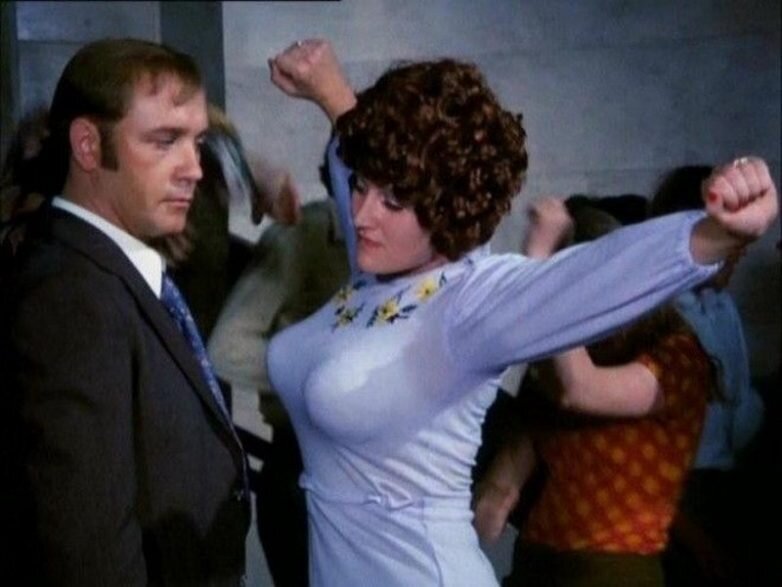 В Твери в Доме народного творчества исполнили энергичный танец