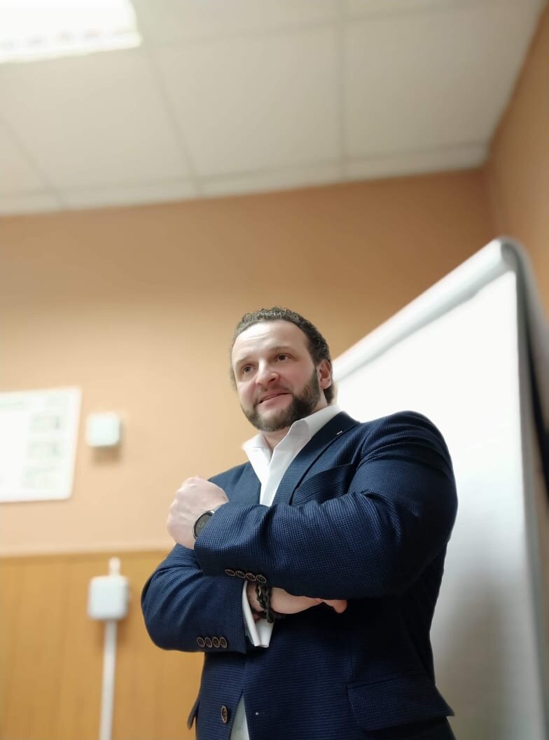 задумался об экспертности