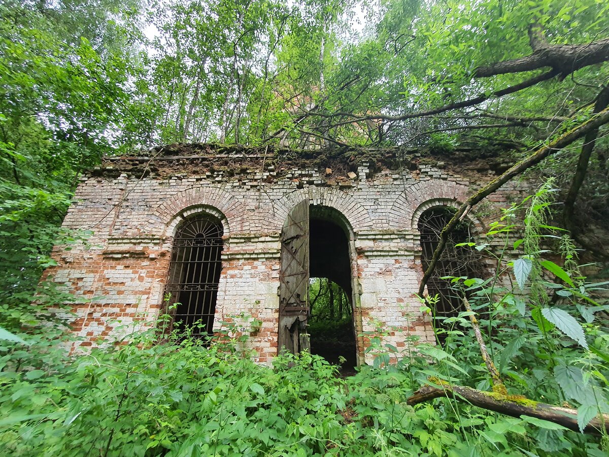 В заброшенный храм на такси я еще не ездила. Рассказываю как так получилось