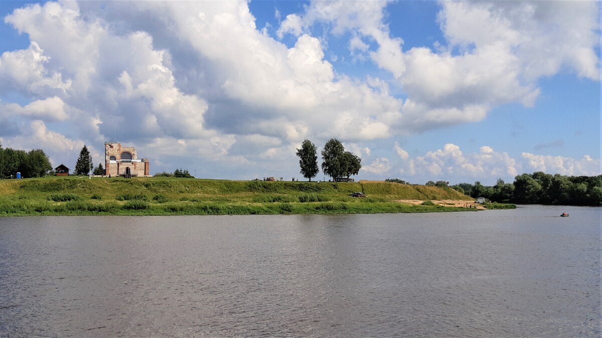 Великий новгород городище. Юрьево Городище в Великом Новгороде. Рюриково Городище. Рюриково Городище в Новгороде. Рюриково Городище Великий Новгород камень.