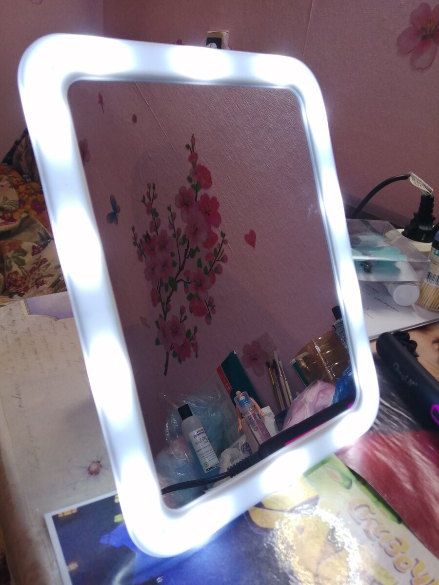 Настольное зеркало с подсветкой