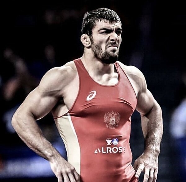 Абдусалам Гадисов - дагестанский борец вольного стиля. В 2012 году был участником олимпиады в Лондоне. В 2013 году одержал победу на Универсиаде. А в 2014 стал чемпионом мира. Двух-кратный Чемпион Европы. Абдусалам также выступает в категории до 97 кг, рост атлета 182 см.