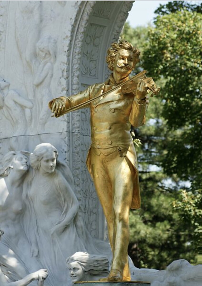 Памятник Штраусу в Вене