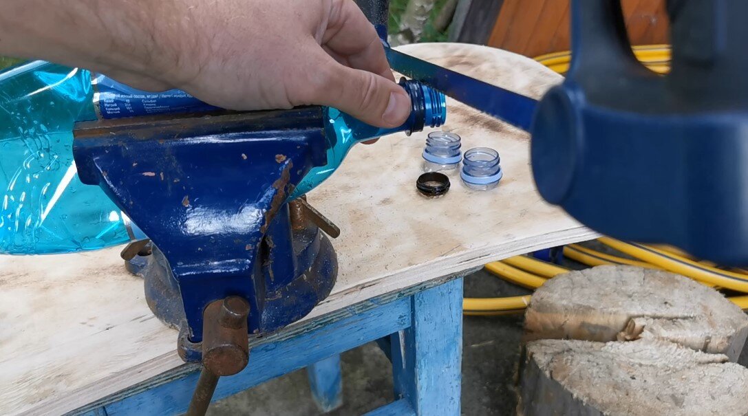 Горлышки отпилил все в разных местах