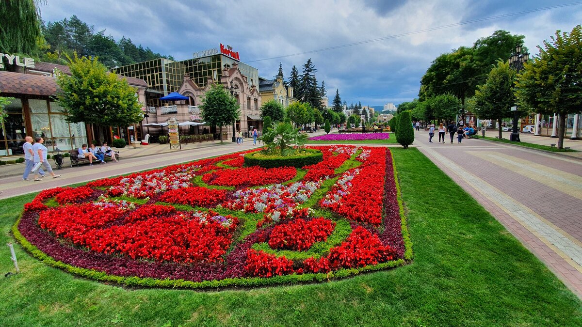 Клумба на Курортном бульваре Кисловодска, фото Автора.