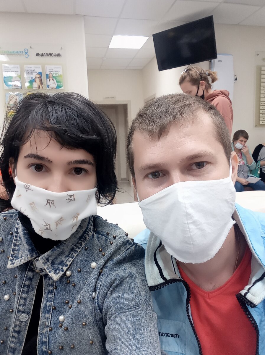 Привет от нас двоих из центра микрохирургии глаза 👋