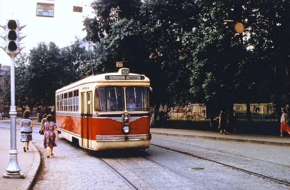 1959 год. Линия трамвая в сторону улицы Новая Заря - Остановка Серпуховский вал Фото: pastvu.com