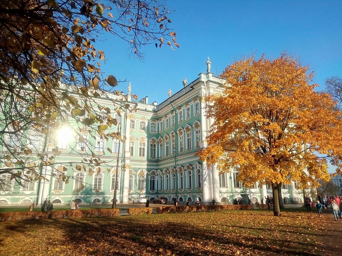 Место красивое. Овеянное историей. Ночью выглядит чуть иначе. Фото автора