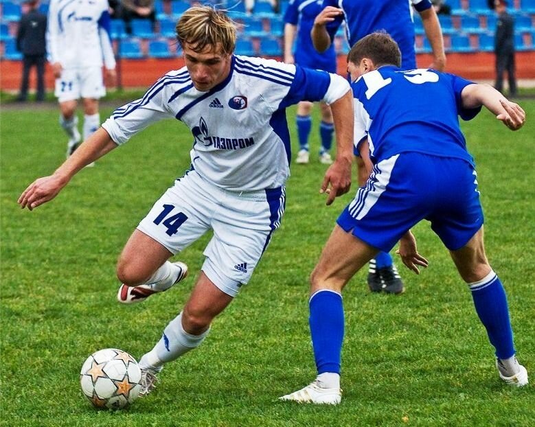 Матч между "Сахалином" и барнаульским "Динамо"