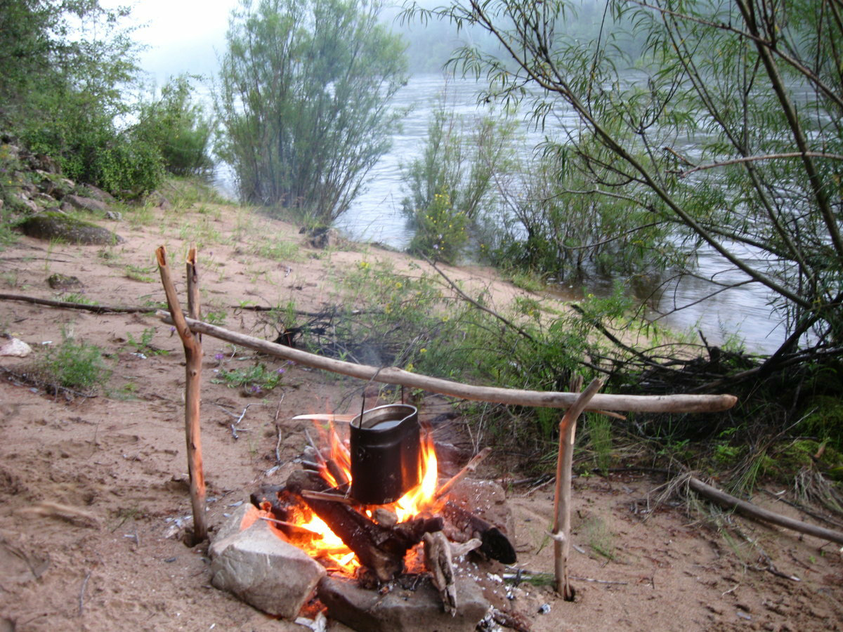 Костровище у реки