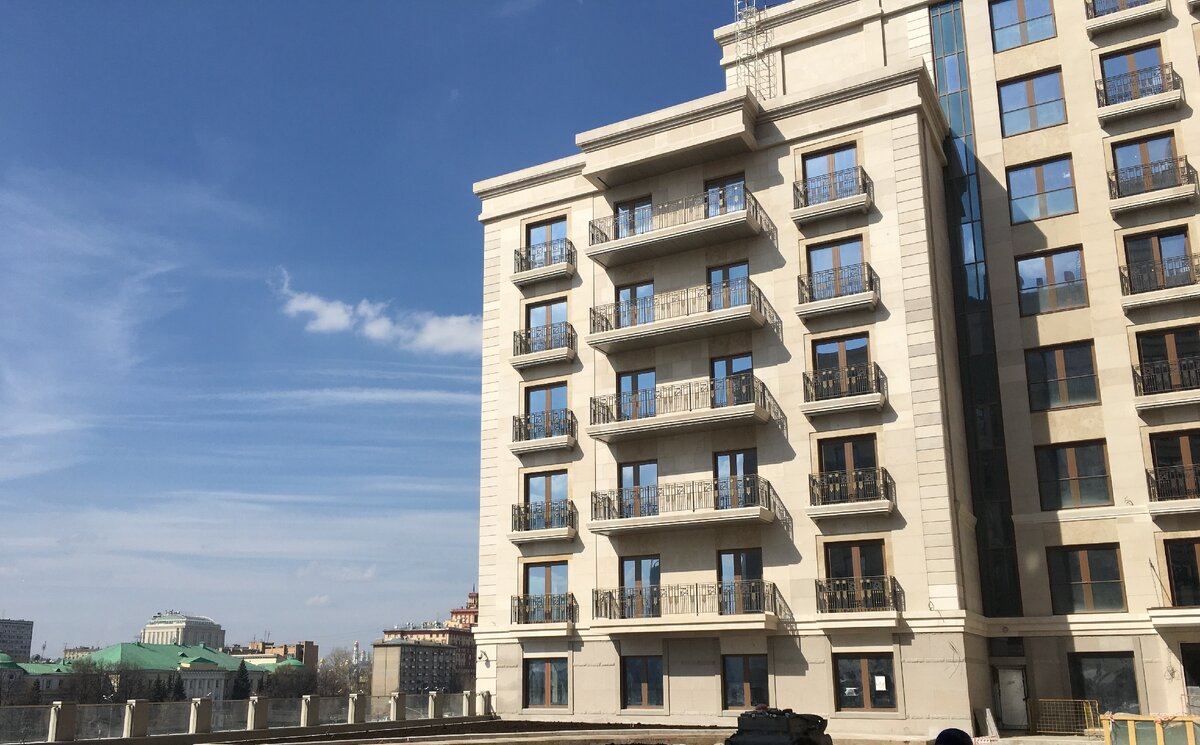 Здесь прямо сейчас продается 4 квартиры по цене от 58 млн. за 79 кв.м. без отделки