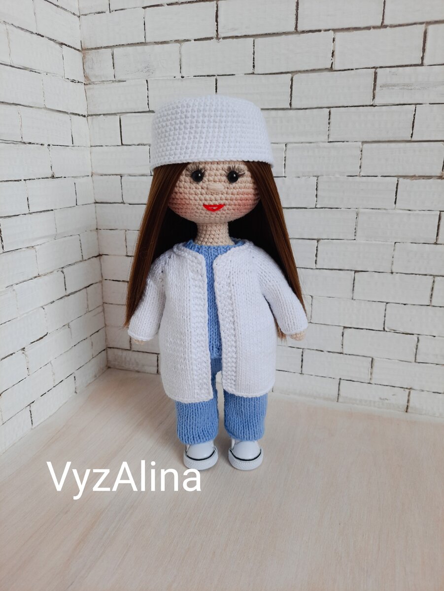 Кукла ручной работы , рост 30 см , вся одежда съёмная   умеет стоять самостоятельно 