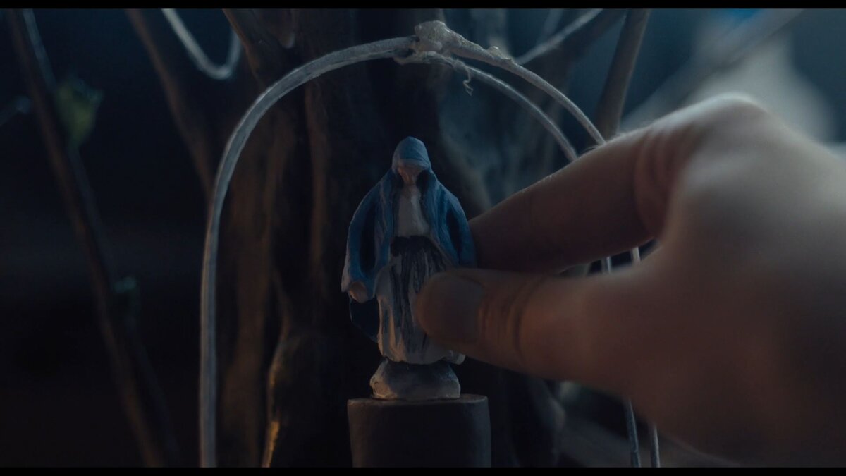 shot from Don't leave home"/2018/Michael Tully/Dialectic, DreamAlliance Entertainment, Indie Entertainment/Источник - imdb.com