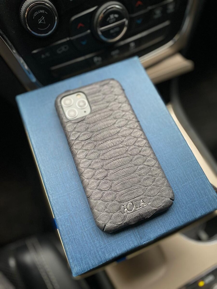 Кожаный серый чехол из кожи питона с инициалами Mobcase 1321 для iPhone 11 Pro