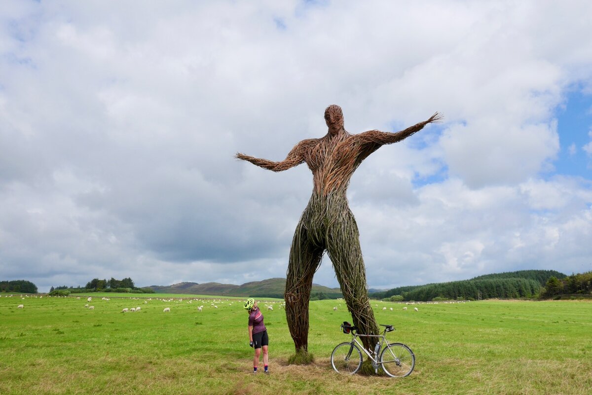 КАДР ИЗ ФИЛЬМА "ПЛЕТЕНЫЙ ЧЕЛОВЕК"