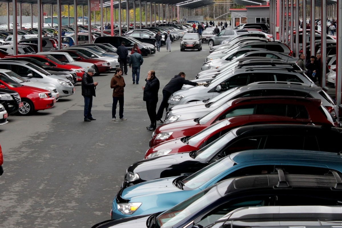 Автомобильный рынок. Фото - https://clck.ru/T8Wqa