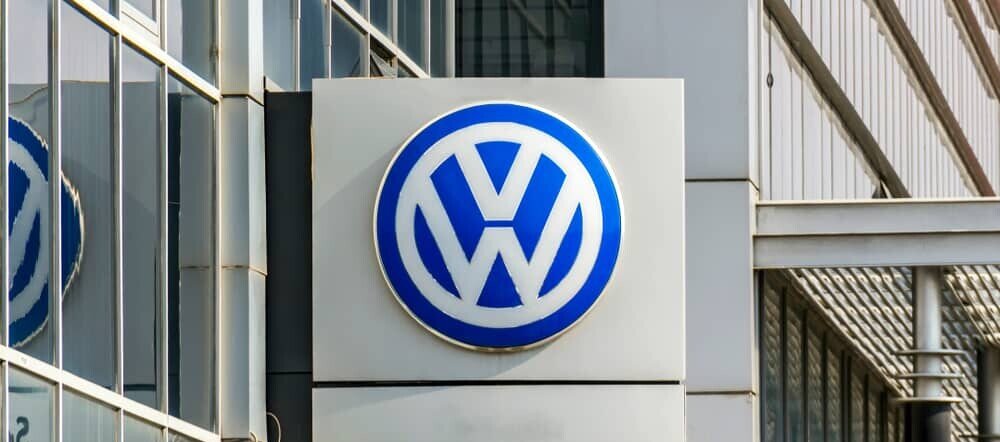 Сколько марок автомобилей принадлежит Volkswagen?