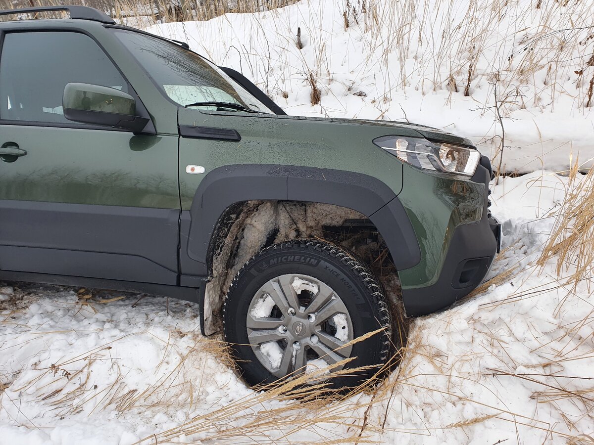 Напарник завалил Ниву в кювет. Достали быстро, ни одна машина не пострадала