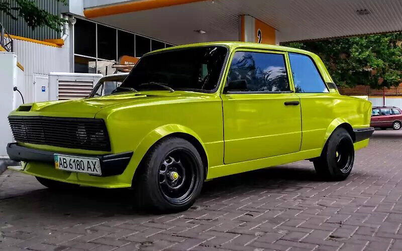 Как не крути, а отечественная "шестёрка" выглядит стильно и эксклюзивно