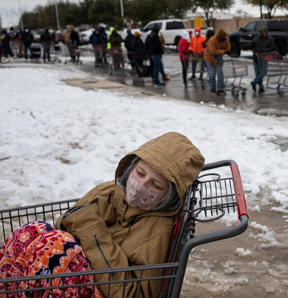 За считанные часы американцы почувствовали на себе обычную русскую зиму.