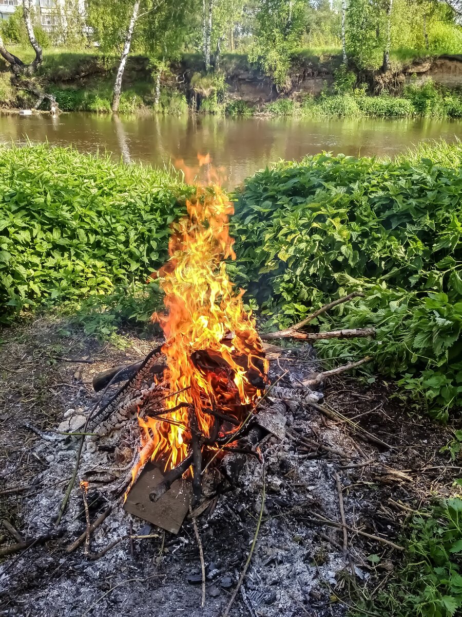 На огонь можно смотреть вечно, а вот маску делать в строго определённое время!😆