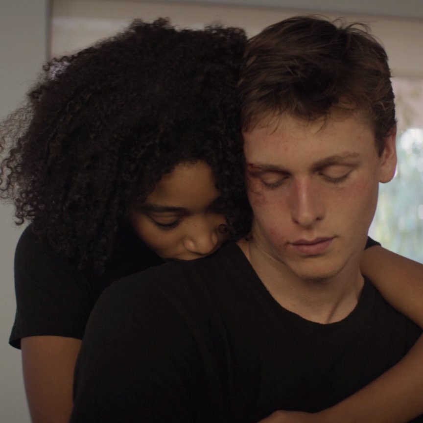 Темное отражение 2018. Темное отражение 2018. Темные отражения лиам стюарт. Харрис дикинсон темные отражения. Темное отражение 2018.