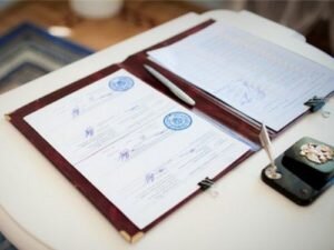 Под обоюдным согласием понимается согласие обоих супругов на развод. Такое бывает, но не всегда. Порой один из супругов категорически возражает против развода – из-за любви либо в силу материальной заинтересованности в сохранении брака.