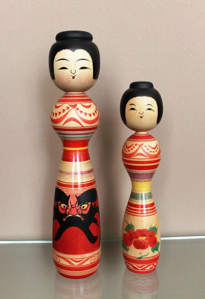 Азиатка игрушка. Кокэси японская кукла. Народные игрушки Японии кокэси. Японская Матрешка Кокеши. Кокеши кукла японская.