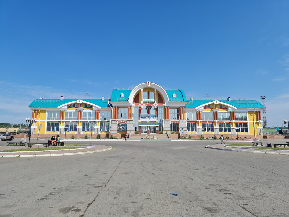 Алтай. Ж/д вокзал Бийска (автобус идет через город Бийск)