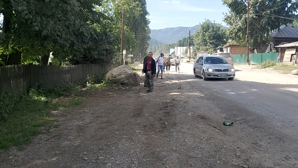Артыбаш небольшой посёлок на берегу Телецкого озера. 
