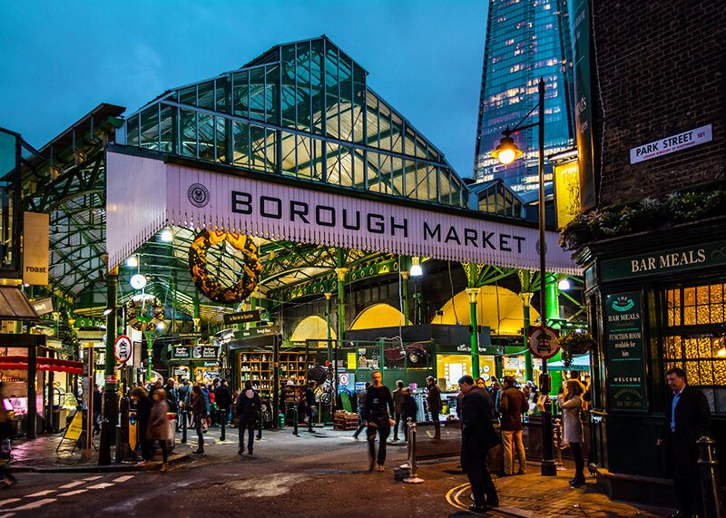 Рынок Боро в Лондоне является старейшим продовольственном рынком, где можно найти множество разнообразных товаров со всего мира. Основание рынка восходит еще к римским временам, на своем нынешнем месте рынок Боро открыт уже на протяжении 250 лет. Хотя исторически это оптовый плодоовощной рынок, в наше время он известен как наиболее крупный и важный ритейлер, специализирующийся на деликатесах. Торговцы приезжают на рынок со всех концов Великобритании. 