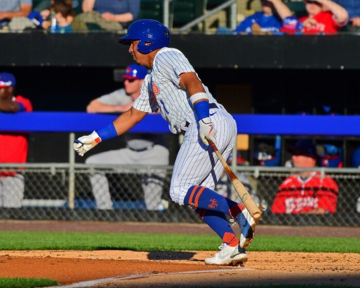 СИРАКУЗСКИЕ МЕТС Сиракуз Метс одержали победу над Лехай Вэлли со счетом 7-3. Вильфредо Товар четыре раза выходил на базу, совершив две прогулки, сделав дабл, забив и отбив мяч. Хосе Пераза отметился несколькими хитами и забил пробежку, продолжая реабилитацию в "Сиракьюз", а Чеслор Катберт забил два хоумра на пинч-хите.