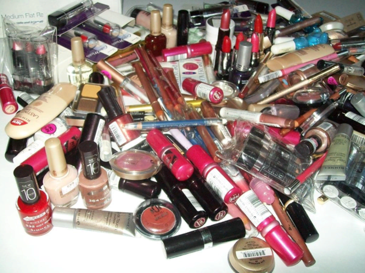 Тестеры косметики.