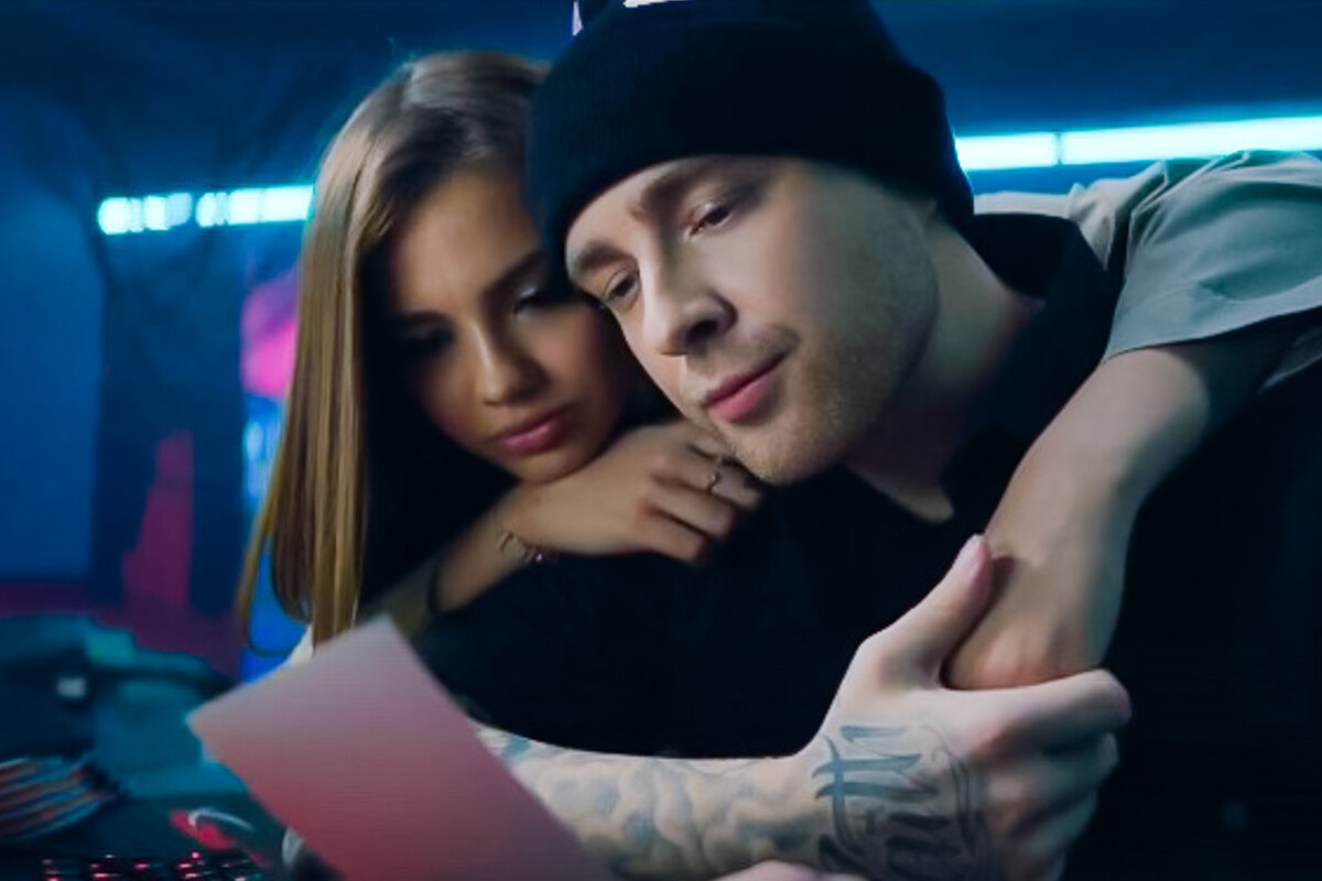 Кадр из клипа Егора Крида «Девочка с картинки» 