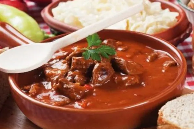 Жареная свинина с подливой 