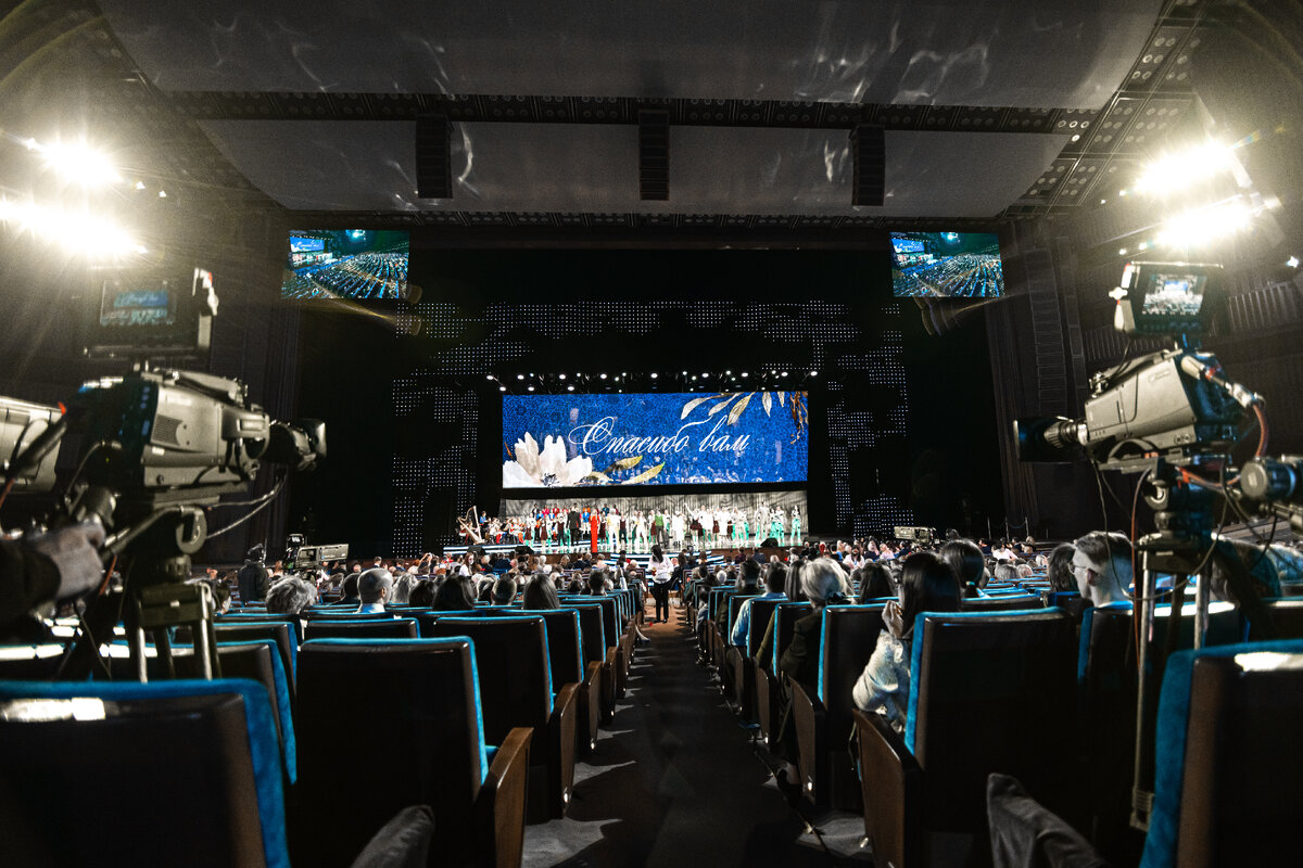 Главная сцена страны. Государственный Кремлевский дворец. Прямой эфир на Первом канале.