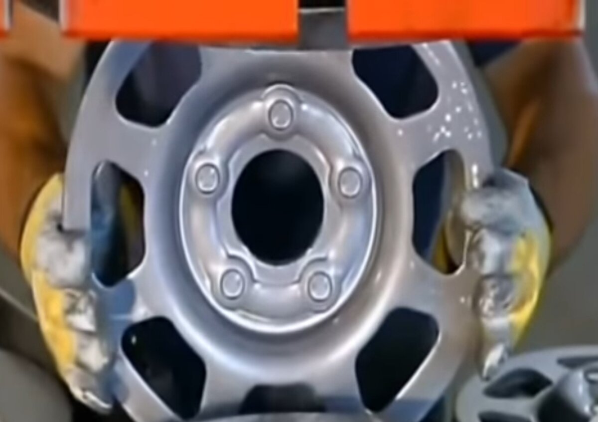 Штампованный или литой диск. Что лучше и надежнее. | Кулибин | Дзен