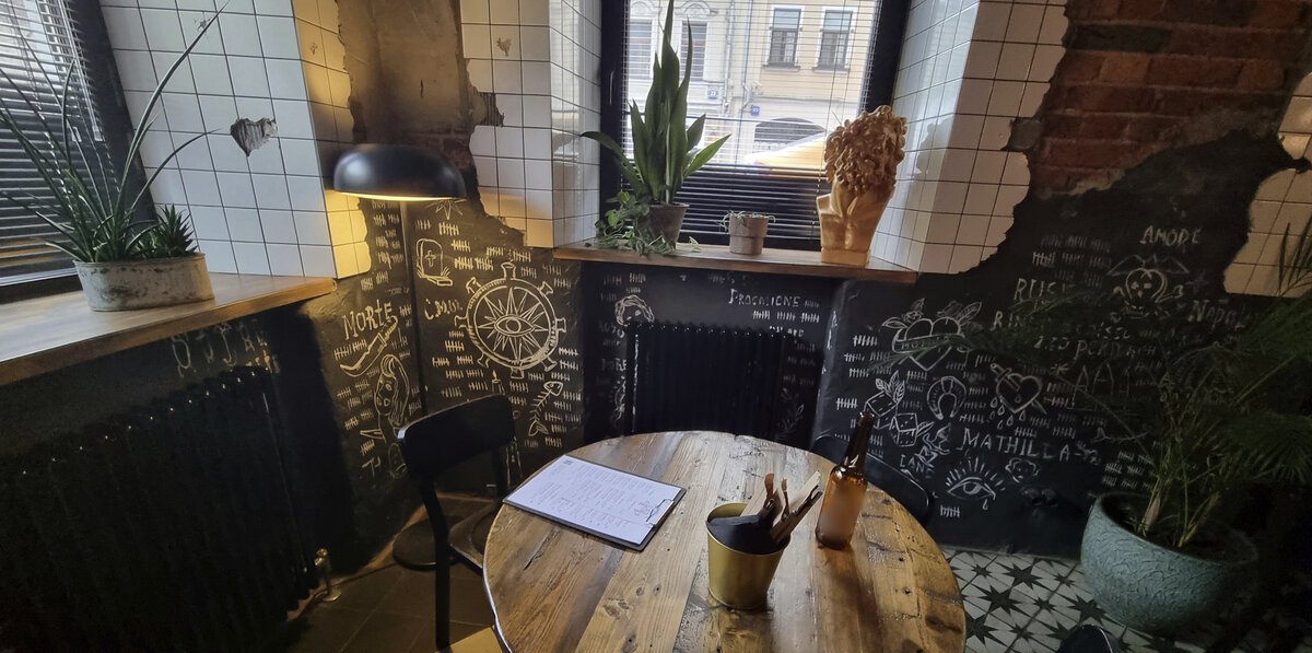 "Camorra pizza e birra", интерьер