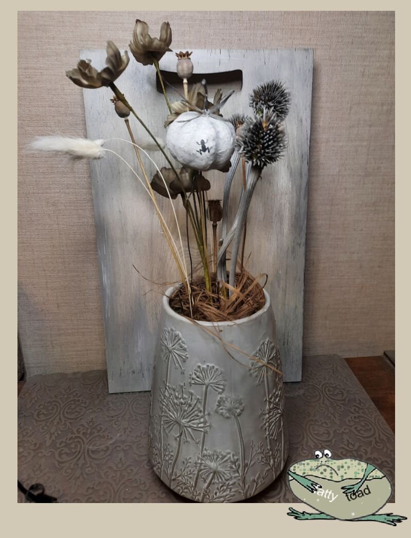 Белая тыква с жабкой была в центре внимания.

