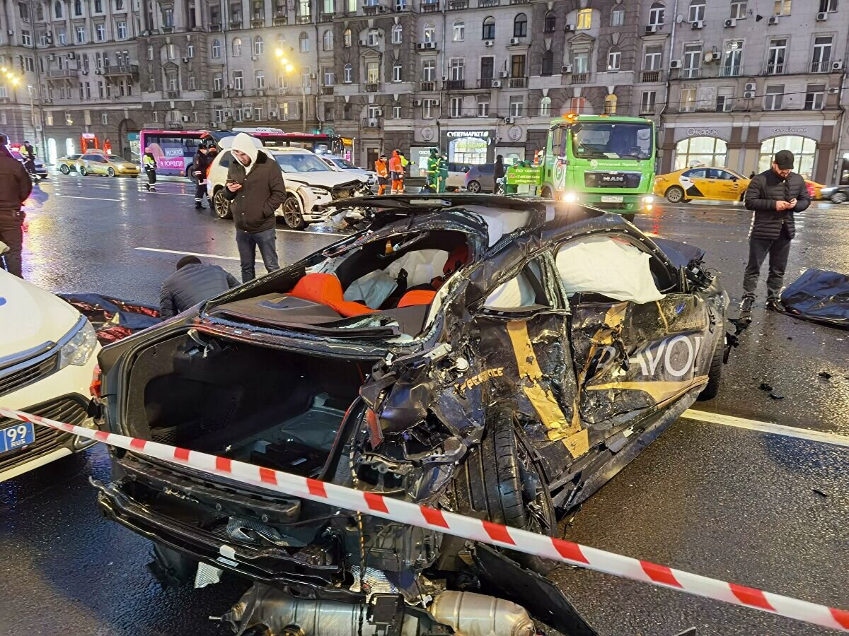 Машина в дтп. Авария на Кутузовском проспекте Саид Губденский. Саид гудбедский авария на Кутузовском проспекте. Блоггер Саид Губденский. Саид гудбедский ДТП на Кутузовском.