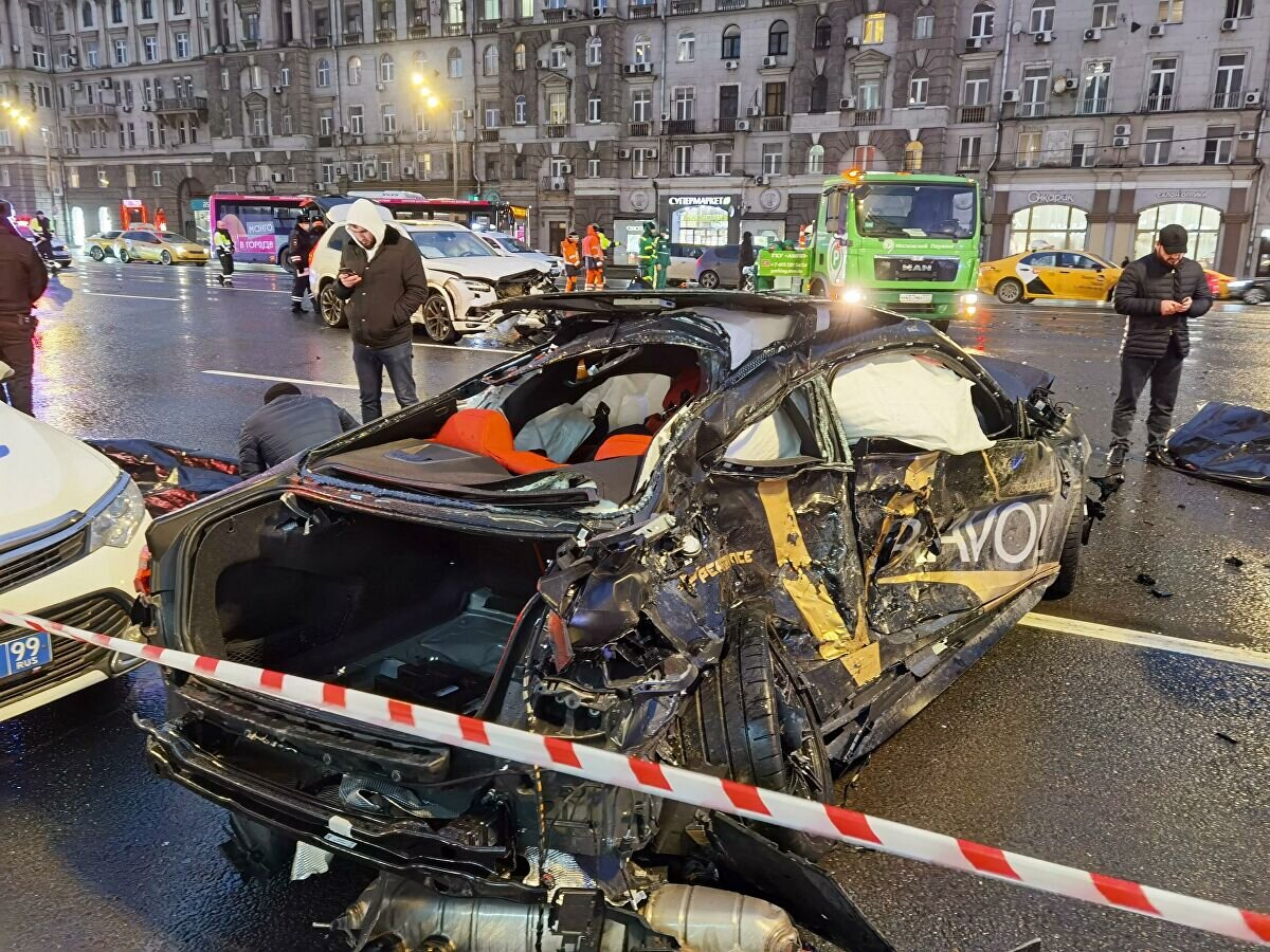 Кто умер в москве из блогеров. Авария на Кутузовском проспекте Саид Губденский. Саид гудбедский авария на Кутузовском проспекте. Блоггер Саид Губденский. Саид гудбедский ДТП на Кутузовском.