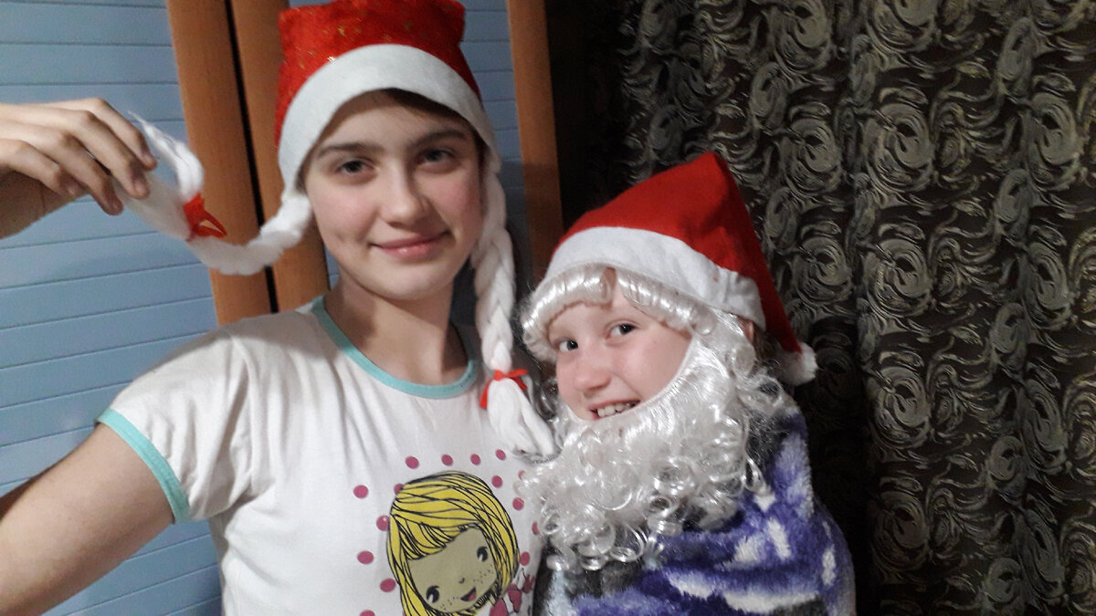 Когда приближается праздник, у родителей возникает вопрос: "Что подарить ребёнку?"Всё необходимое уже есть. А для исполнения его заветной  мечты  пока не хватает  денег.  Достаточно телефона, компьютера или ноутбука.  Как сделать так, чтобы порадовать  своё чадо на Новый год или в День рождения? Где взять необычный подарок "по карману"? В статье предлагается интересный вариант решения проблемы.                     