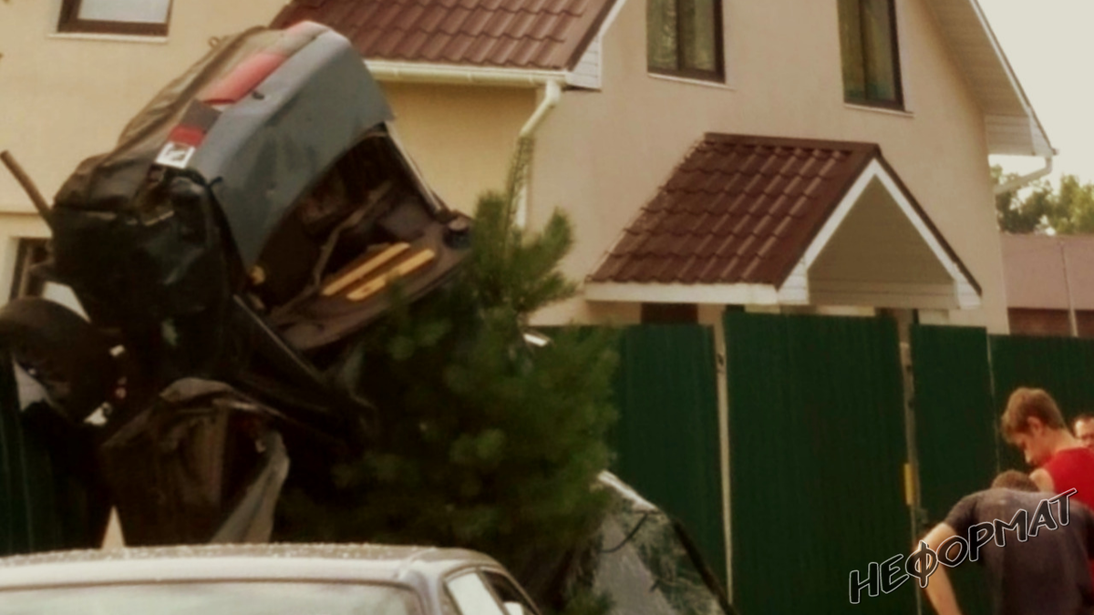 Парковка в забор